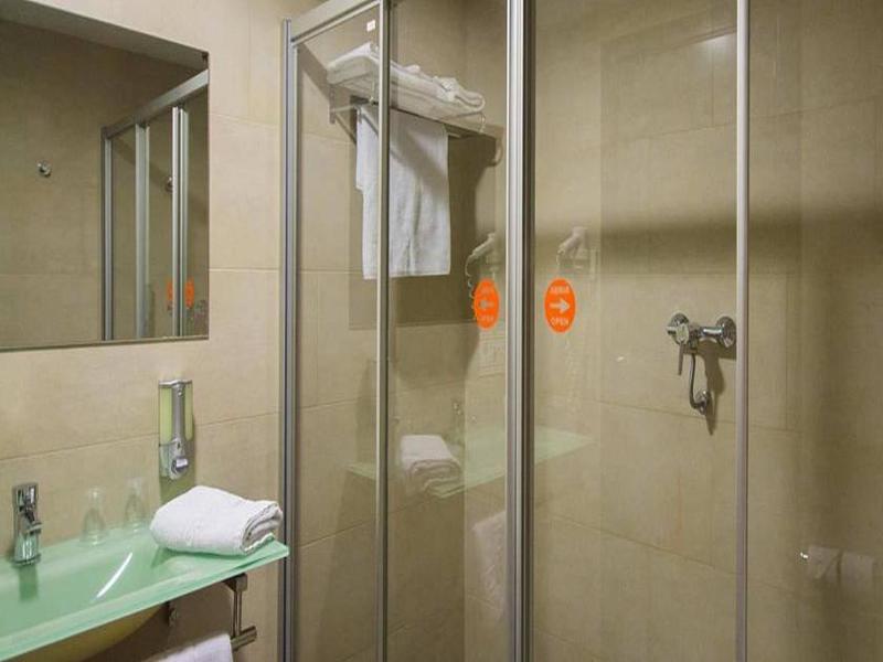 B&B Hotel Barcelona Rubí Екстериор снимка
