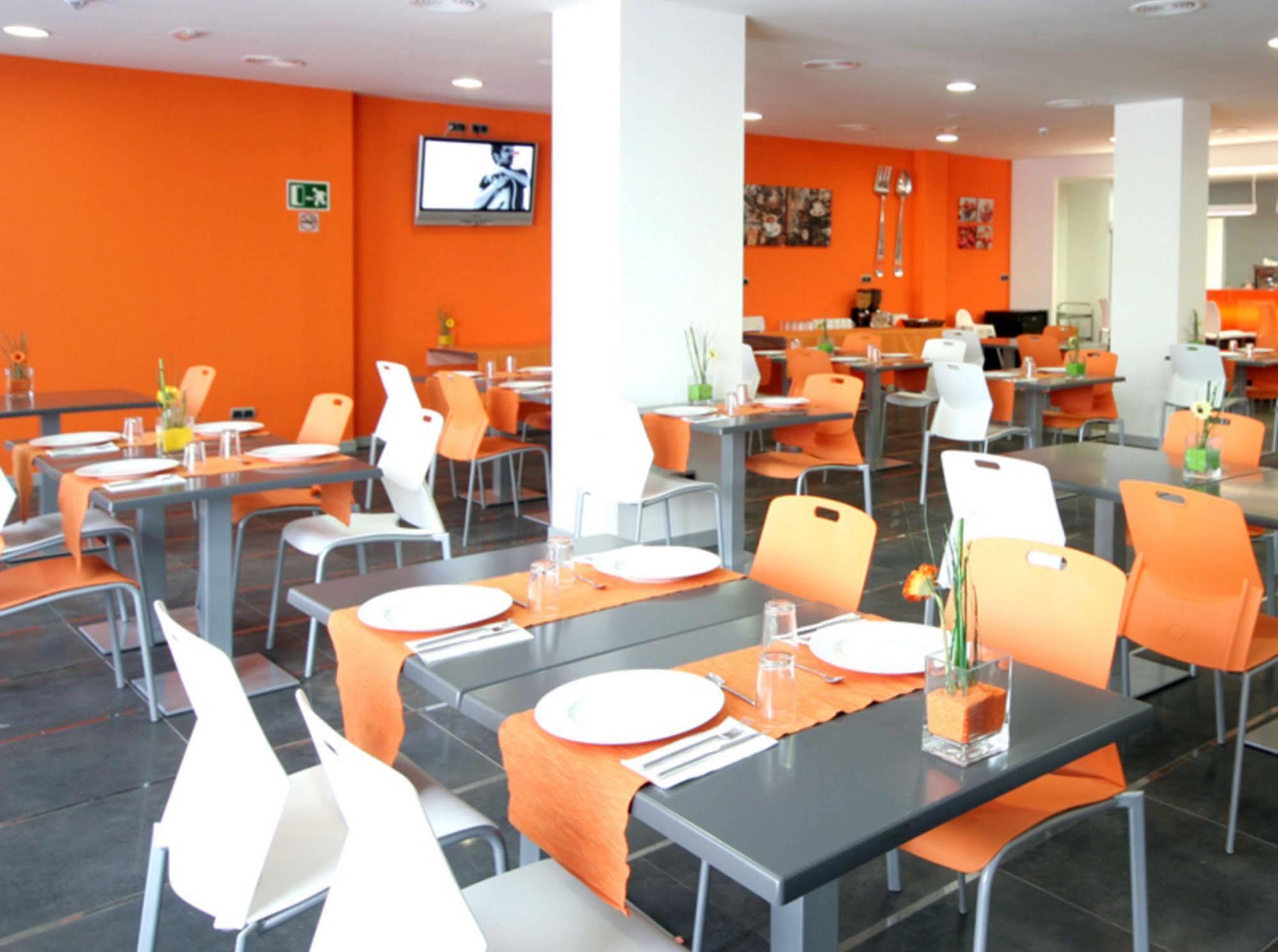 B&B Hotel Barcelona Rubí Екстериор снимка