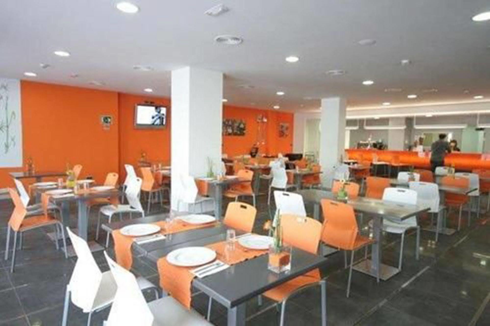 B&B Hotel Barcelona Rubí Ресторант снимка