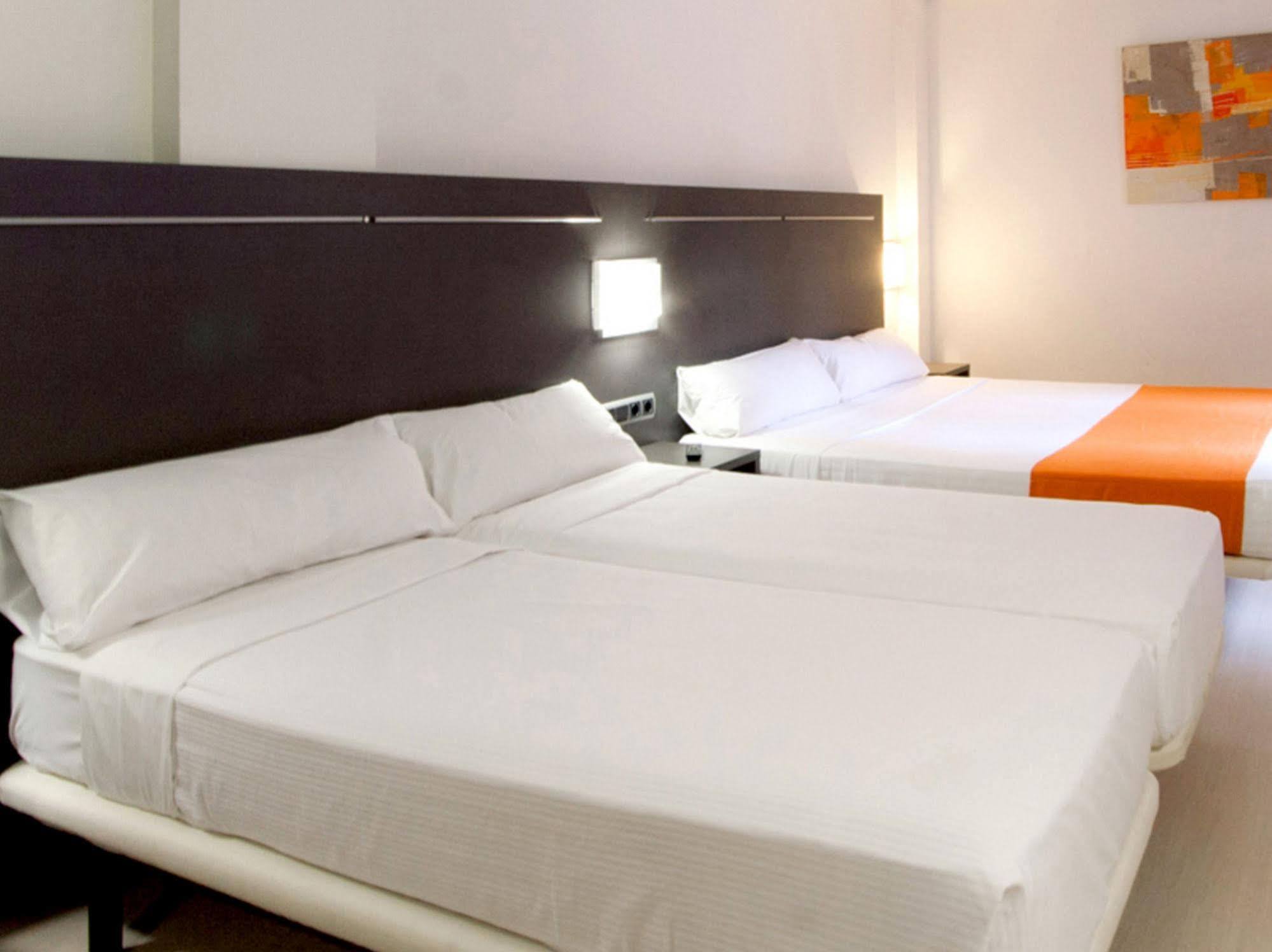 B&B Hotel Barcelona Rubí Екстериор снимка