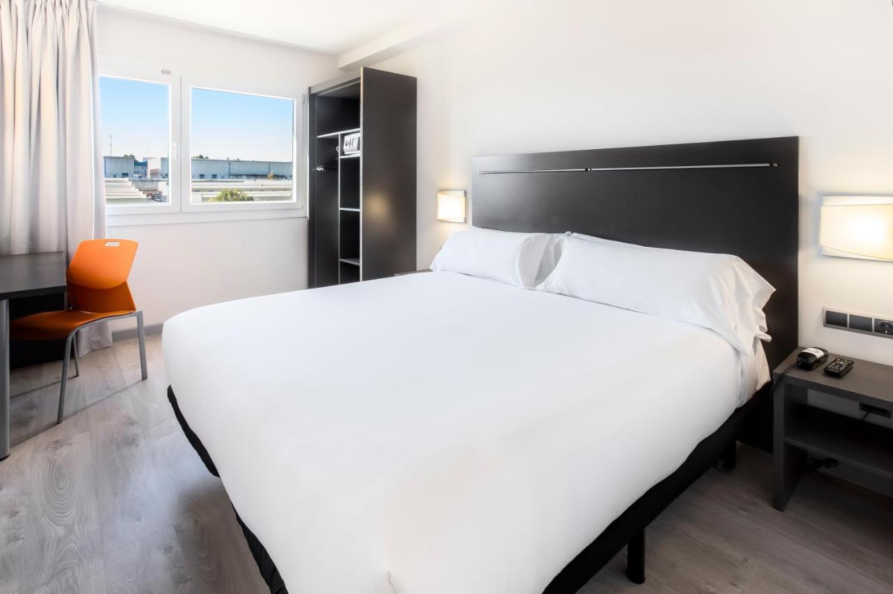 B&B Hotel Barcelona Rubí Екстериор снимка